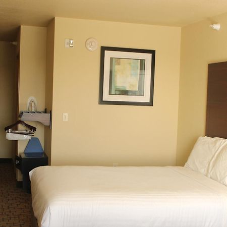 Cobblestone Hotel & Suites - デビルズレイク エクステリア 写真