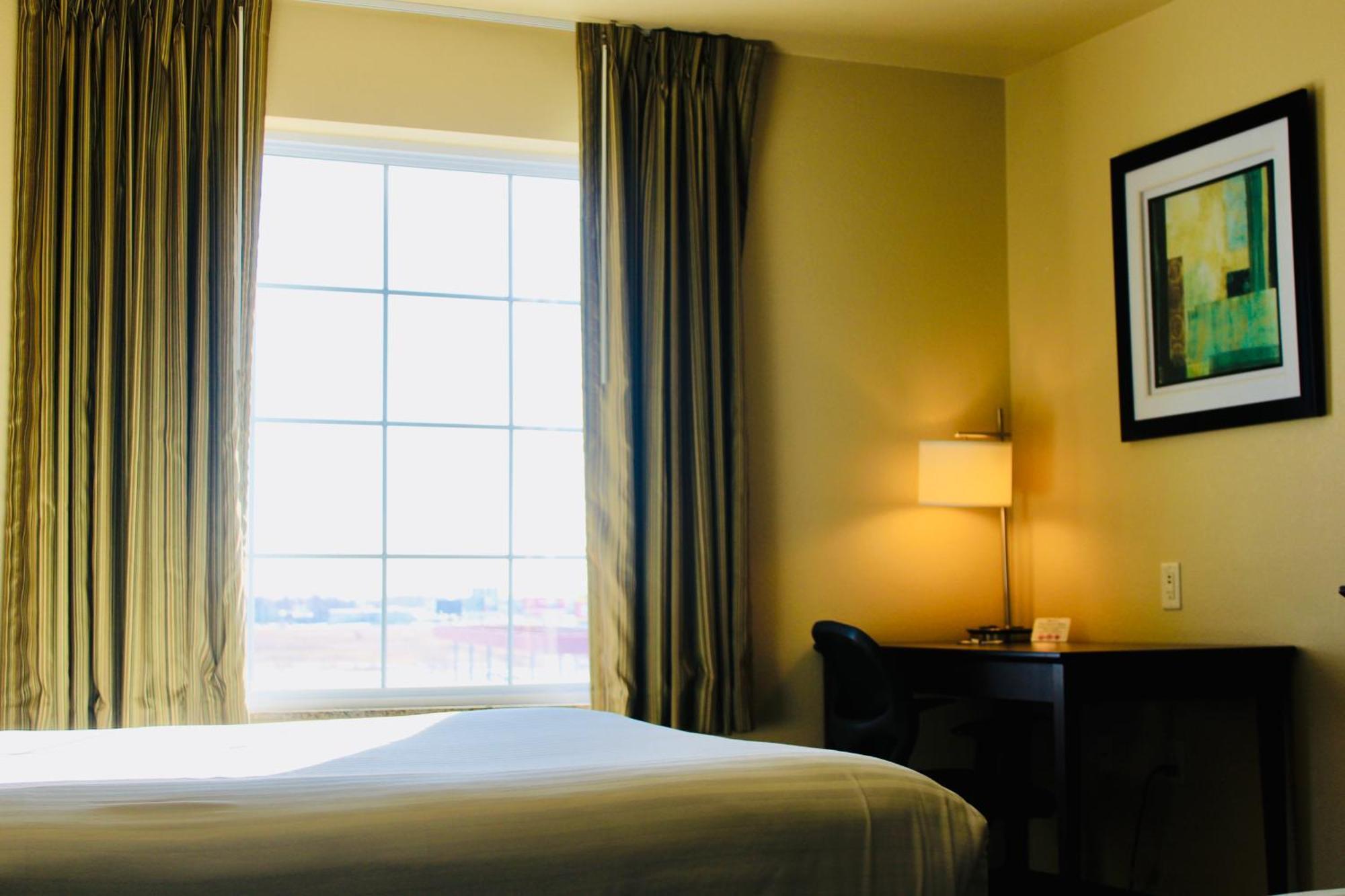 Cobblestone Hotel & Suites - デビルズレイク エクステリア 写真
