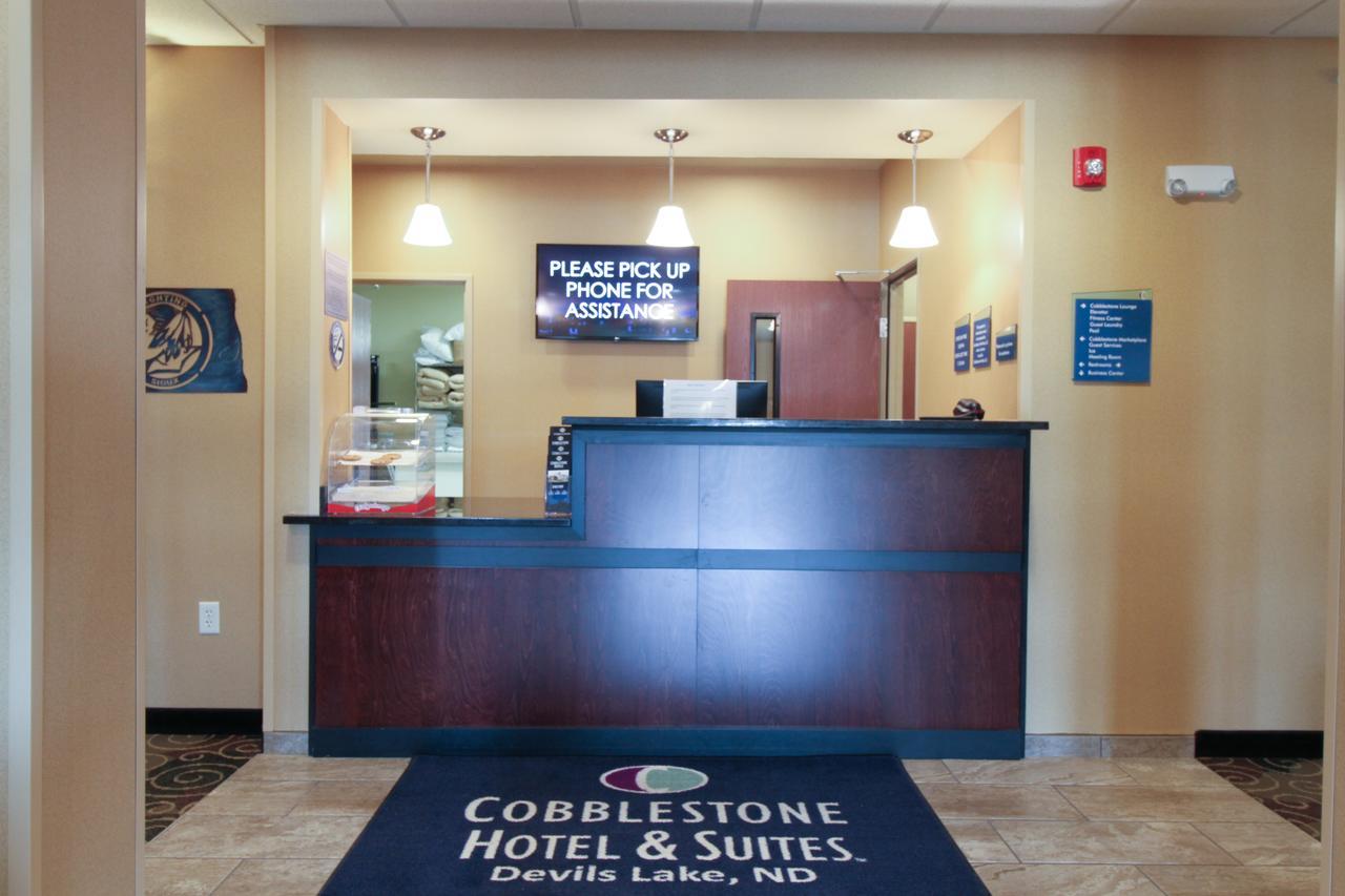 Cobblestone Hotel & Suites - デビルズレイク エクステリア 写真